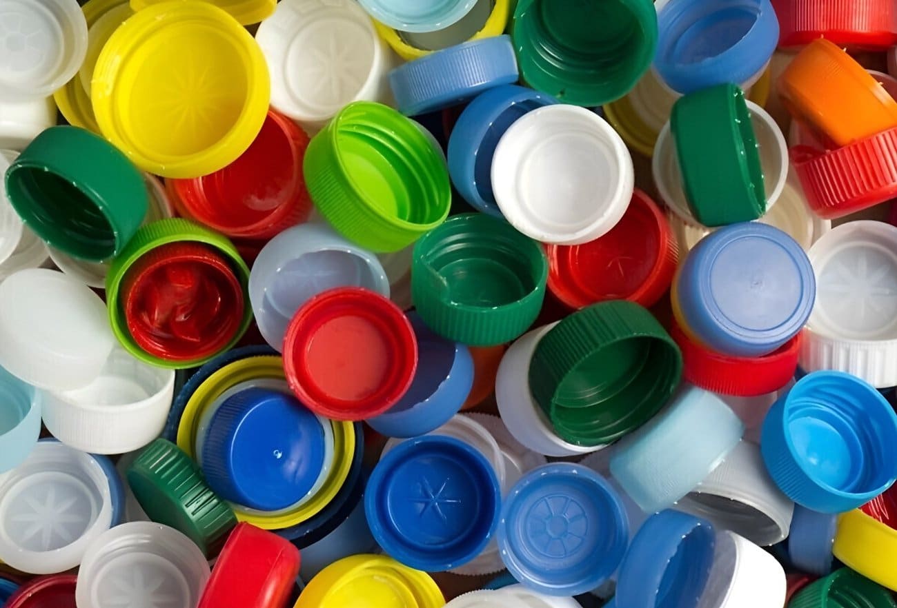 Ne bacajte plastične poklopce: 12 načina kako ih koristiti kod kuće iu svakodnevnom životu